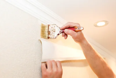 Pose de papier peint à Charbonnières-les-Varennes — revêtements muraux et toiles de verre